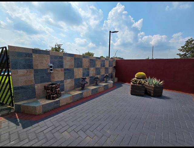 3 BEDROOM HOUSE FOR SALE IN VANDERBIJLPARK SE 6